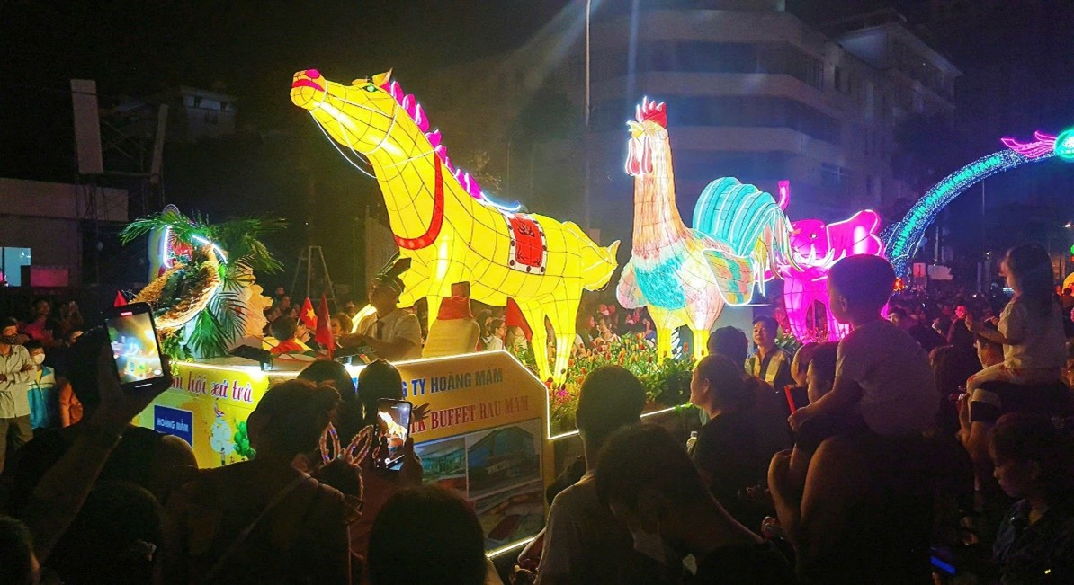 “Đêm hội Trung thu xứ Trà” và Chương trình nghệ thuật đường phố “Thái Nguyên rạng rỡ  thành phố tháng Mười” sẽ được tổ chức vào ngày 14-15/9  tới với nhiều hoạt động hấp dẫn 