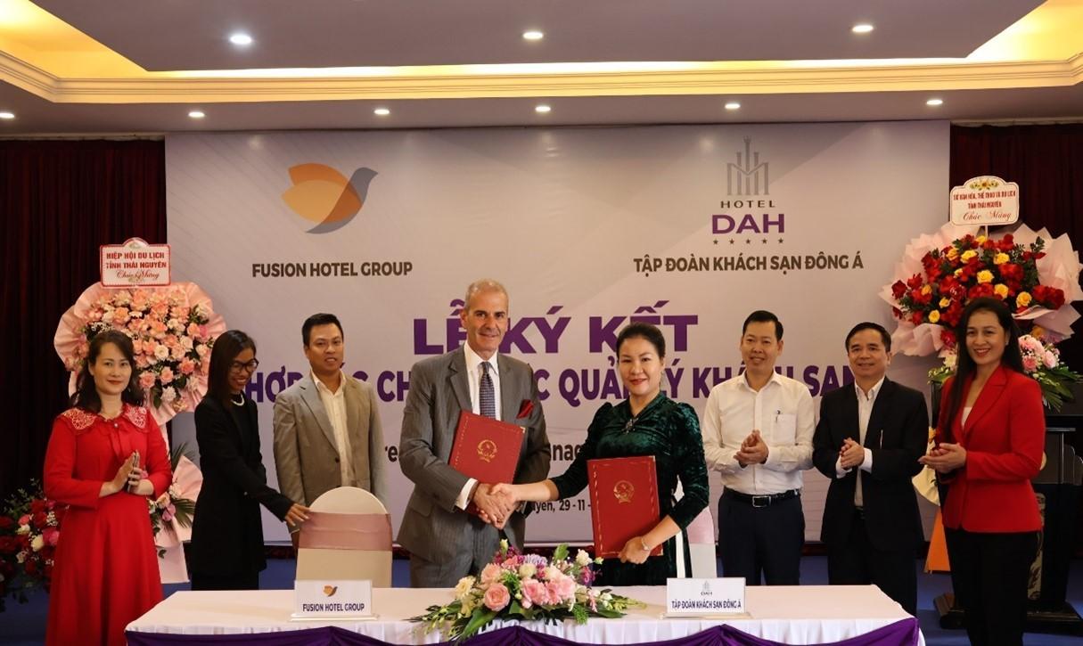 Ký kết hợp tác chiến lược quản lý khách sạn giữa Công ty Cổ phần Tập đoàn Khách sạn Đông Á và Tập đoàn Fusion (Fusion Hotel Group)
