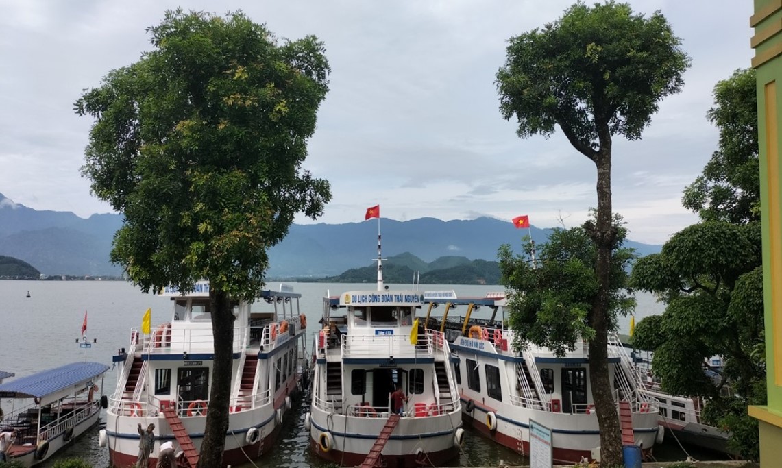 DU THUYỀN HIỆN ĐẠI - ĐIỂM NHẤN TẠI KHU DU LỊCH HỒ NÚI CỐC