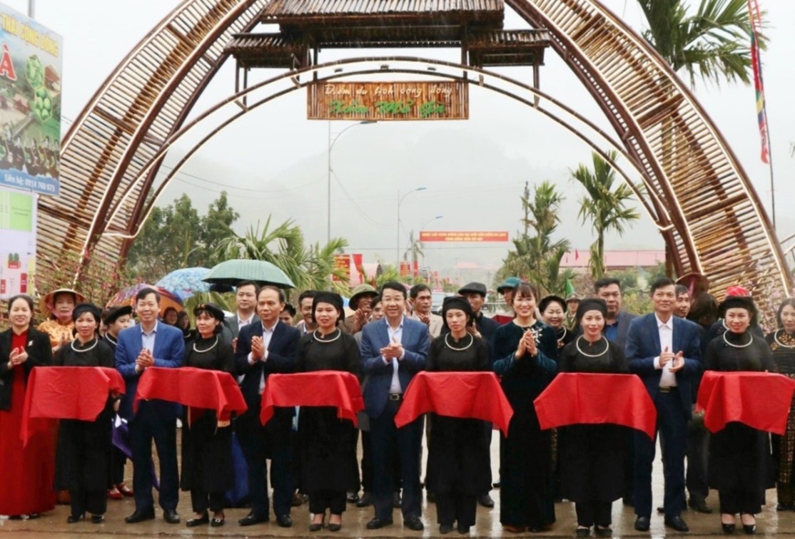 Huyện Võ Nhai tổ chức lễ công bố Quyết định công nhận Điểm du lịch cộng đồng xóm Mỏ Gà.