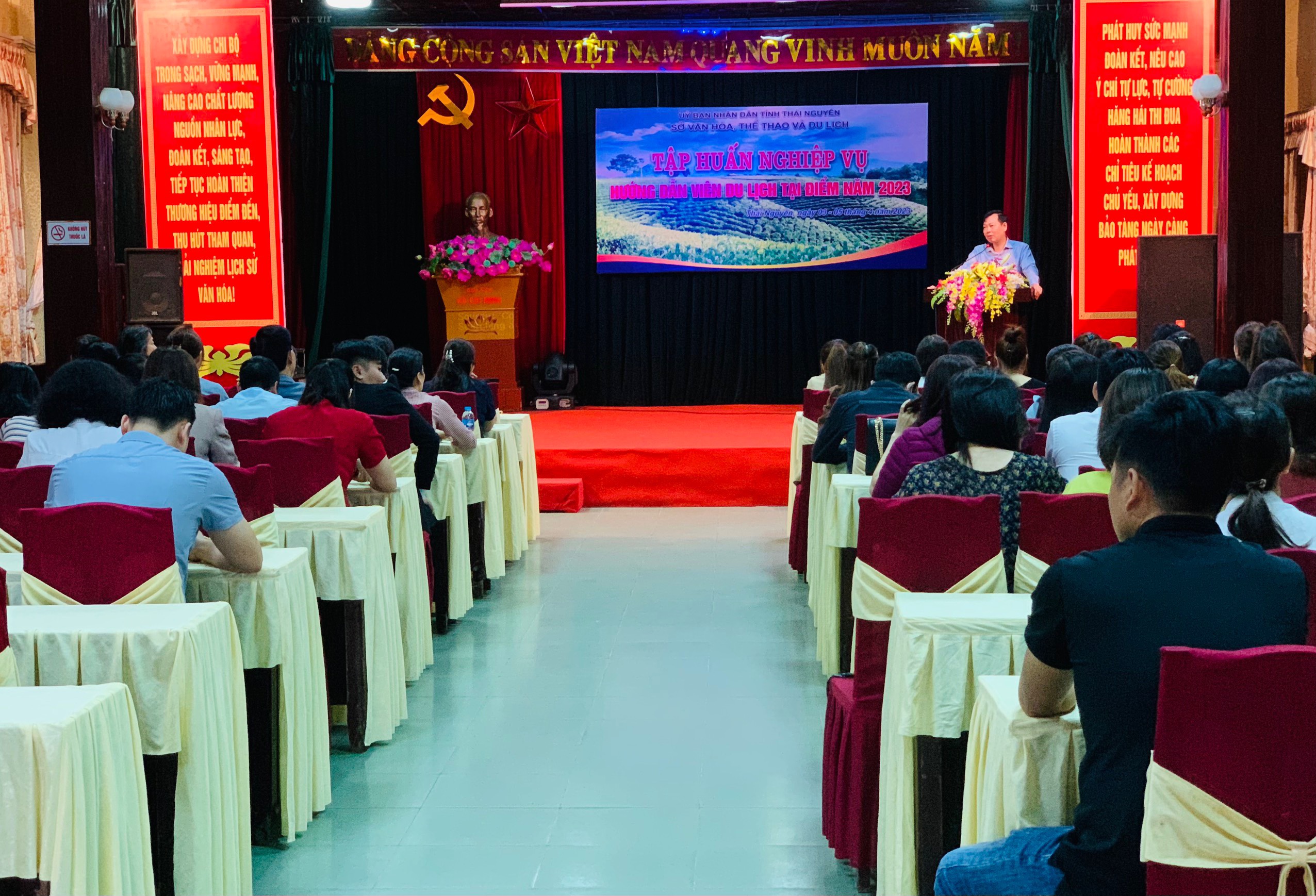 Khai mạc lớp tập huấn nghiệp vụ hướng dẫn du lịch tại điểm năm 2023