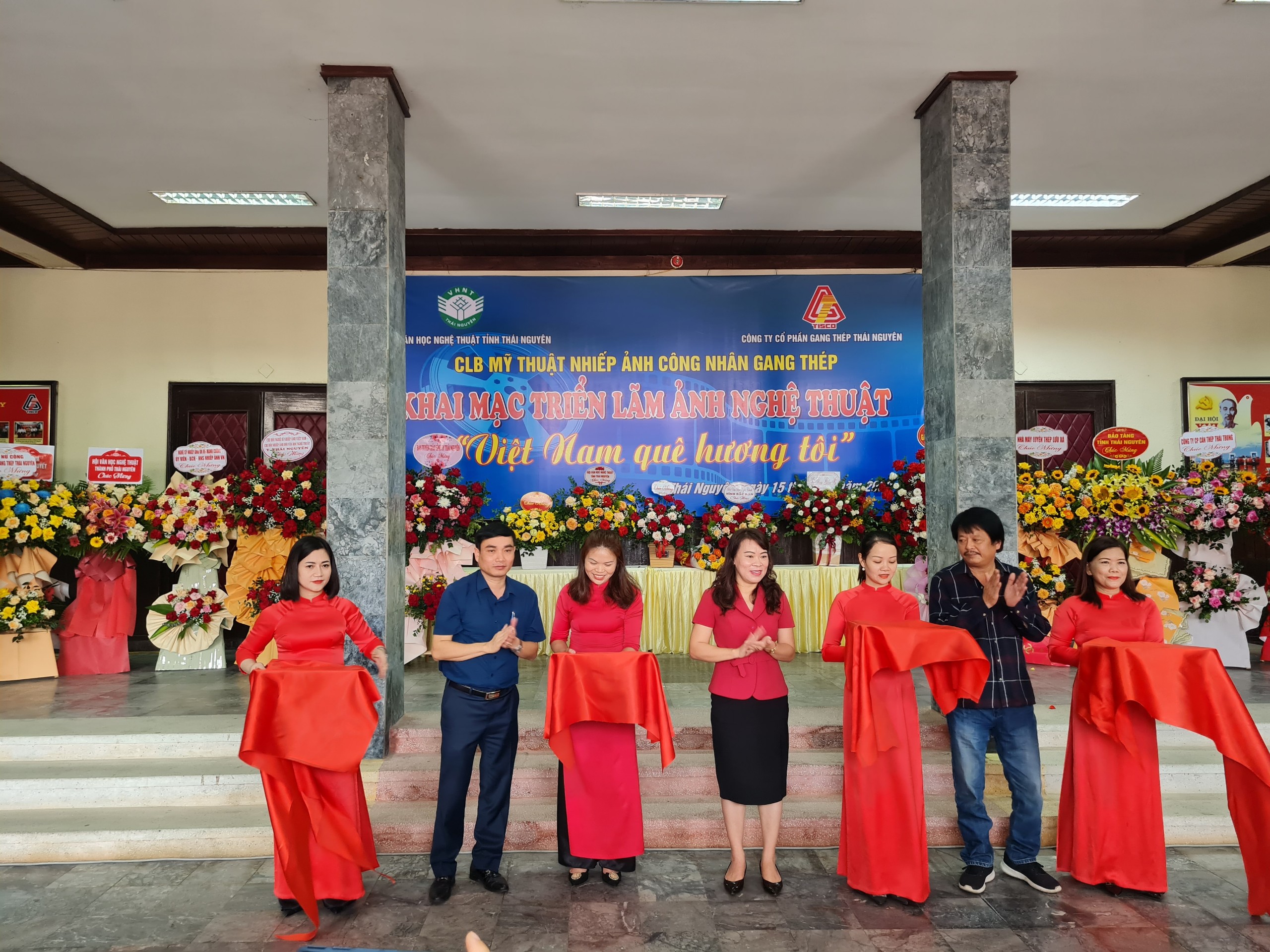 Khai mạc Triển lãm ảnh nghệ thuật “Việt Nam quê hương tôi” 