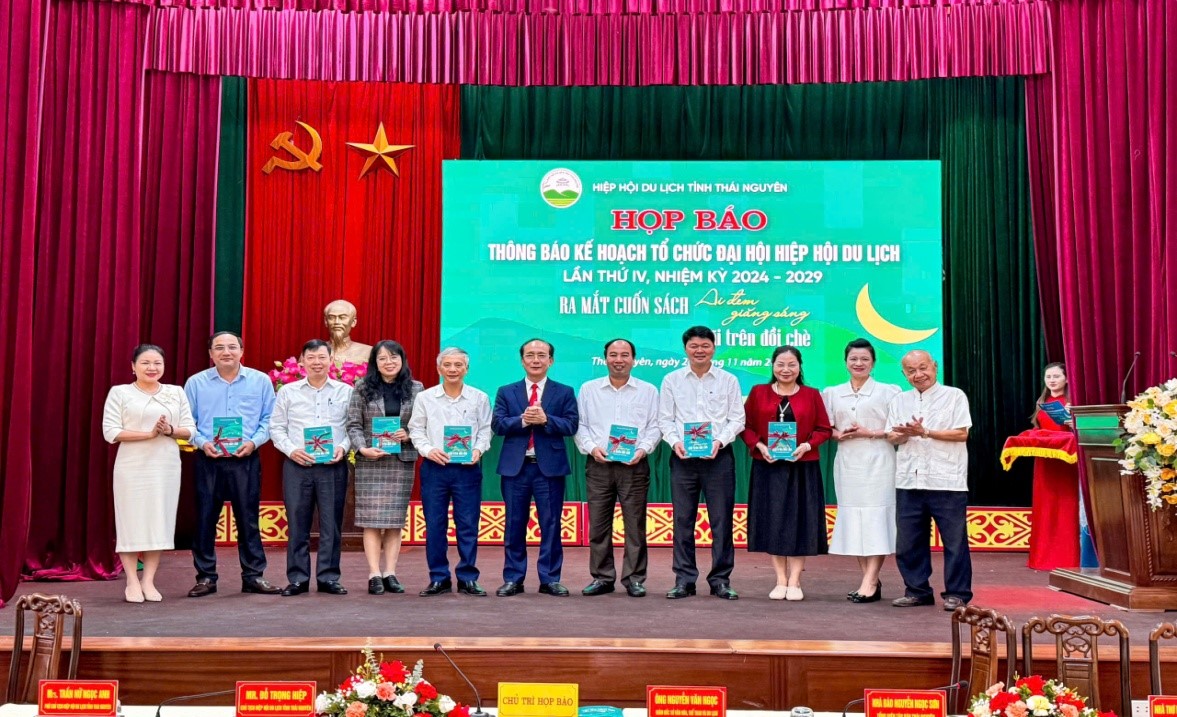 Hiệp hội Du lịch tỉnh Thái Nguyên tổ chức Họp báo thông báo Kế hoạch  tổ chức Đại hội lần thứ IV, nhiệm kỳ 2024 - 2029 và ra mắt cuốn sách  “Ai đem giăng sáng giãi trên đồi chè”