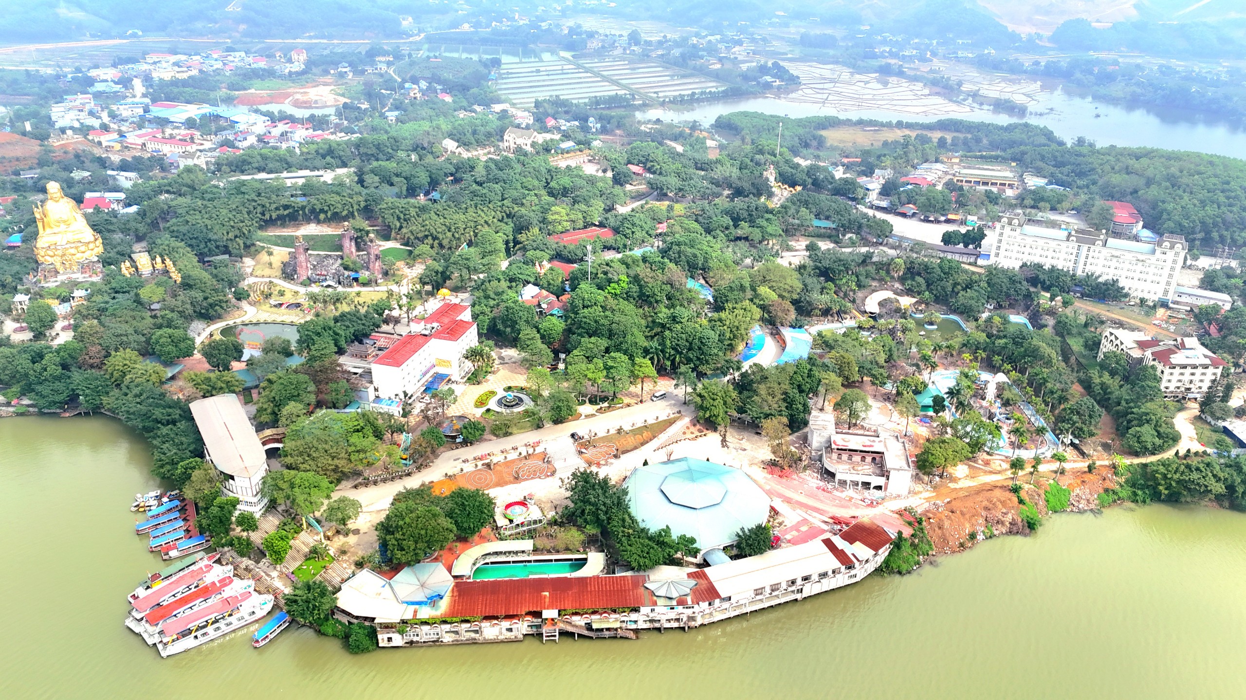 Đi tàu, du thuyền tham quan hồ Núi Cốc - Trải nghiệm ấn tượng, hấp dẫn du khách