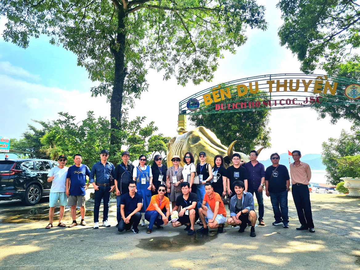 Các nghệ sỹ tham quan, trải nghiệm du lịch tại tỉnh Thái Nguyên