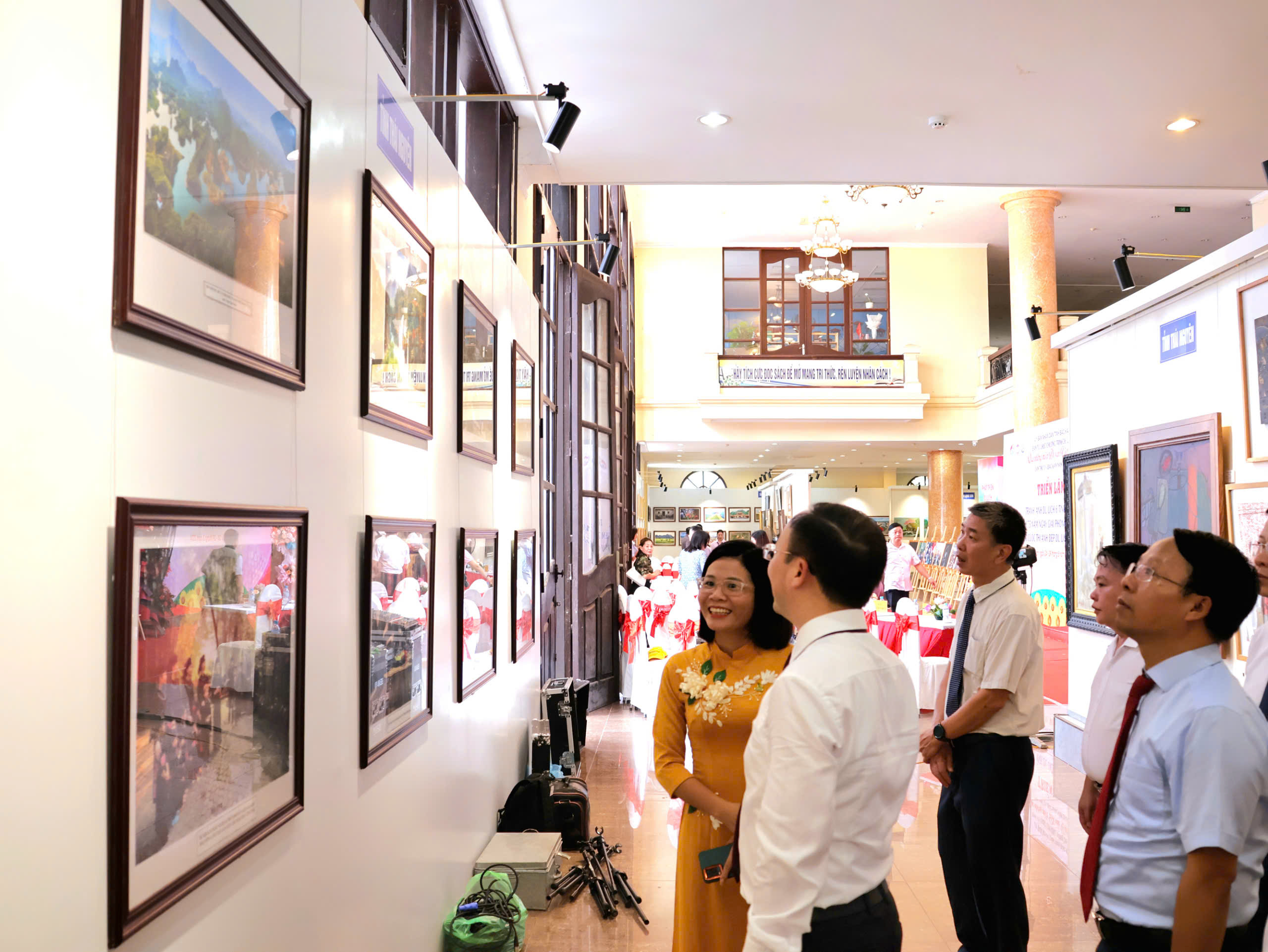 Khai mạc Triển lãm tranh, ảnh du lịch 6 tỉnh Việt Bắc,  triển lãm ảnh kỷ niệm 75 năm Ngày giải phóng tỉnh Bắc Kạn và  Lễ trao giải Cuộc thi ảnh đẹp Du lịch Bắc Kạn năm 2024