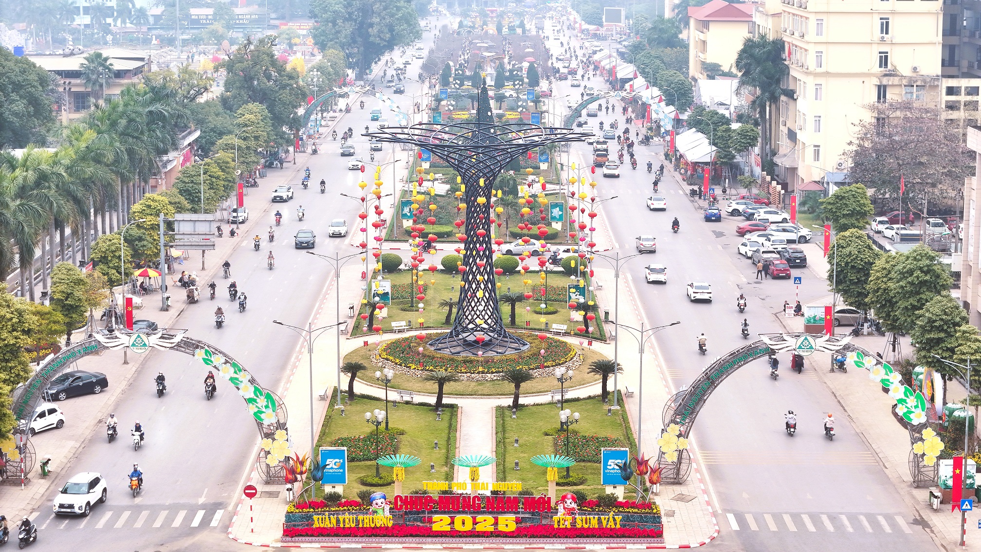 Thành phố Thái Nguyên rực rỡ sắc xuân