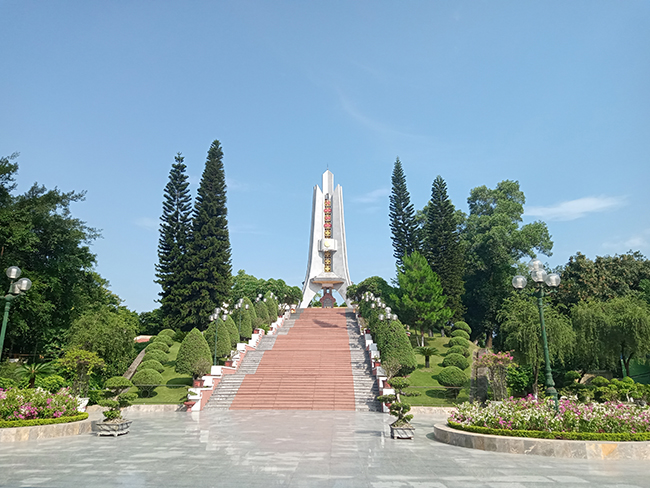 Thăm đền thờ Đội Cấn