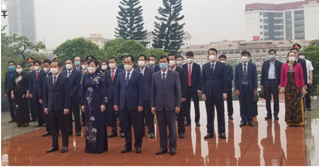 Lãnh đạo tỉnh Thái Nguyên dâng hương tưởng nhớ Chủ tịch Hồ Chí Minh và các anh hùng liệt sỹ nhân dịp kỷ niệm 190 năm ngày thành lập tỉnh.