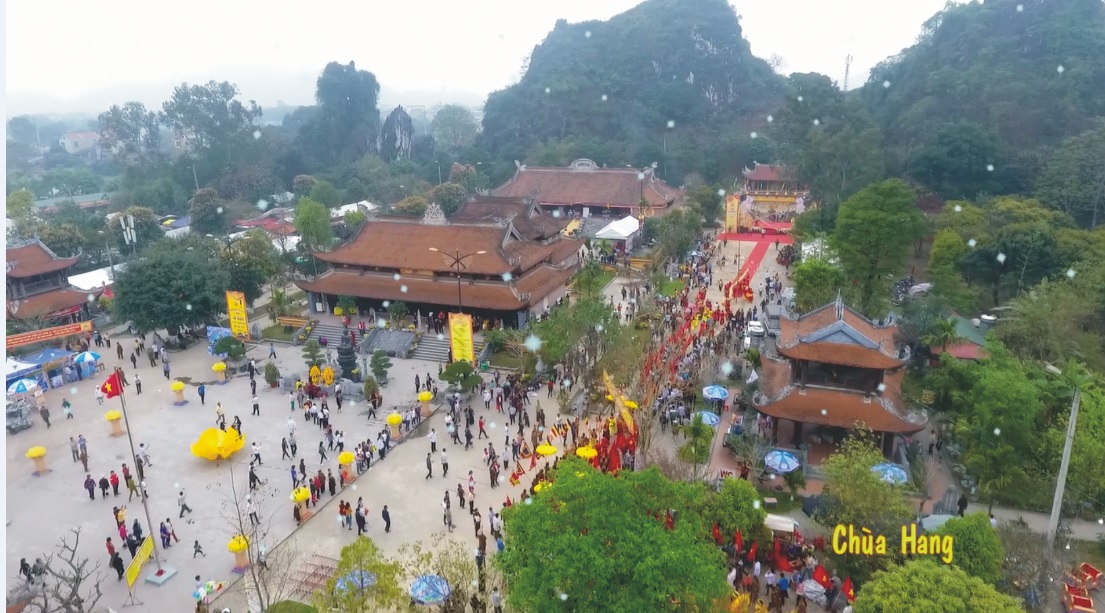 PHỐ XÁ YÊN BÌNH DẪN VÀO KHU DI TÍCH CHÙA HANG SAU SÁP NHẬP HÀNH CHÍNH