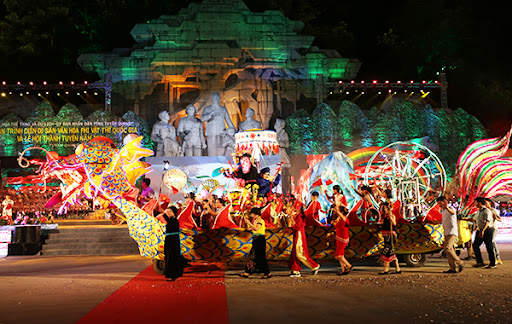 SẮC MÀU VĂN HOÁ DÂN TỘC DAO - ĐÊM HỘI THÀNH TUYÊN
