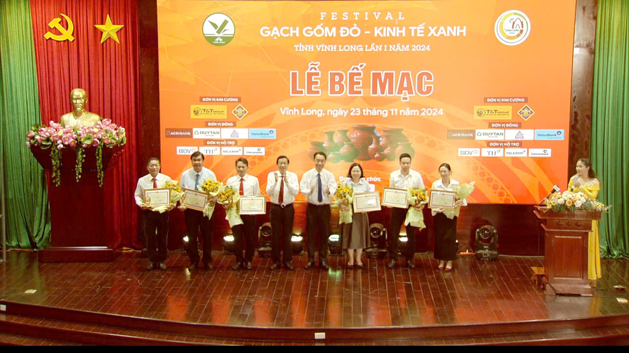Festival Gạch Gốm đỏ- Kinh tế xanh tỉnh Vĩnh Long lần I năm 2024 thành công tốt đẹp