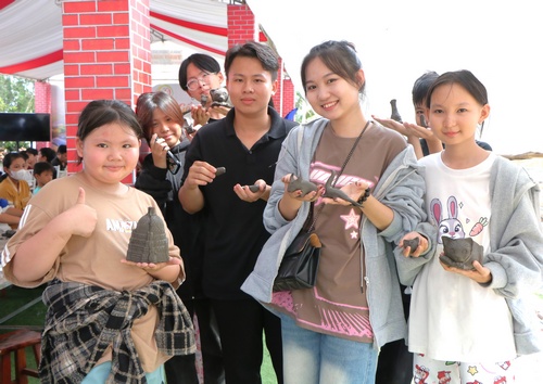 Thú vị không gian trưng bày và trải nghiệm sản xuất gốm