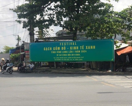 Đa dạng công tác tuyên truyền cổ động trực quan, quảng bá  Festival Gạch Gốm Đỏ - Kinh tế Xanh 