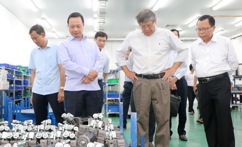 Bí thư Tỉnh ủy Trần Tiến Dũng khảo sát các điểm du lịch, công ty tại huyện Long Hồ