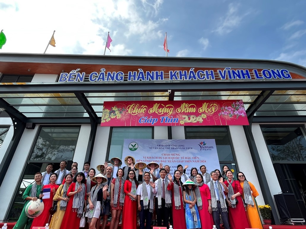 Vĩnh Long tổ chức “Lễ đón đoàn khách du lịch quốc tế đầu tiên năm 2025” với nhiều hoạt động hấp dẫn và ý nghĩa