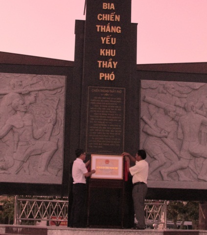 Bia chiến thắng Yếu khu Thầy Phó đón bằng xếp hạng di tích cấp tỉnh 