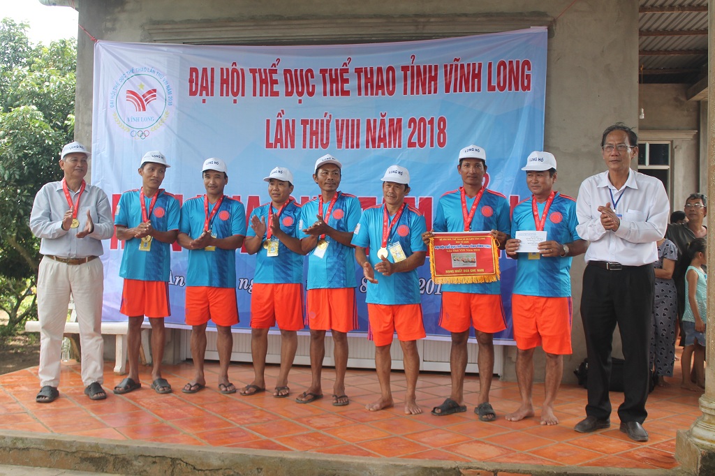 Giải đua ghe tam bản Đại hội Thể dục Thể thao tỉnh Vĩnh Long lần thứ VIII  năm 2018.