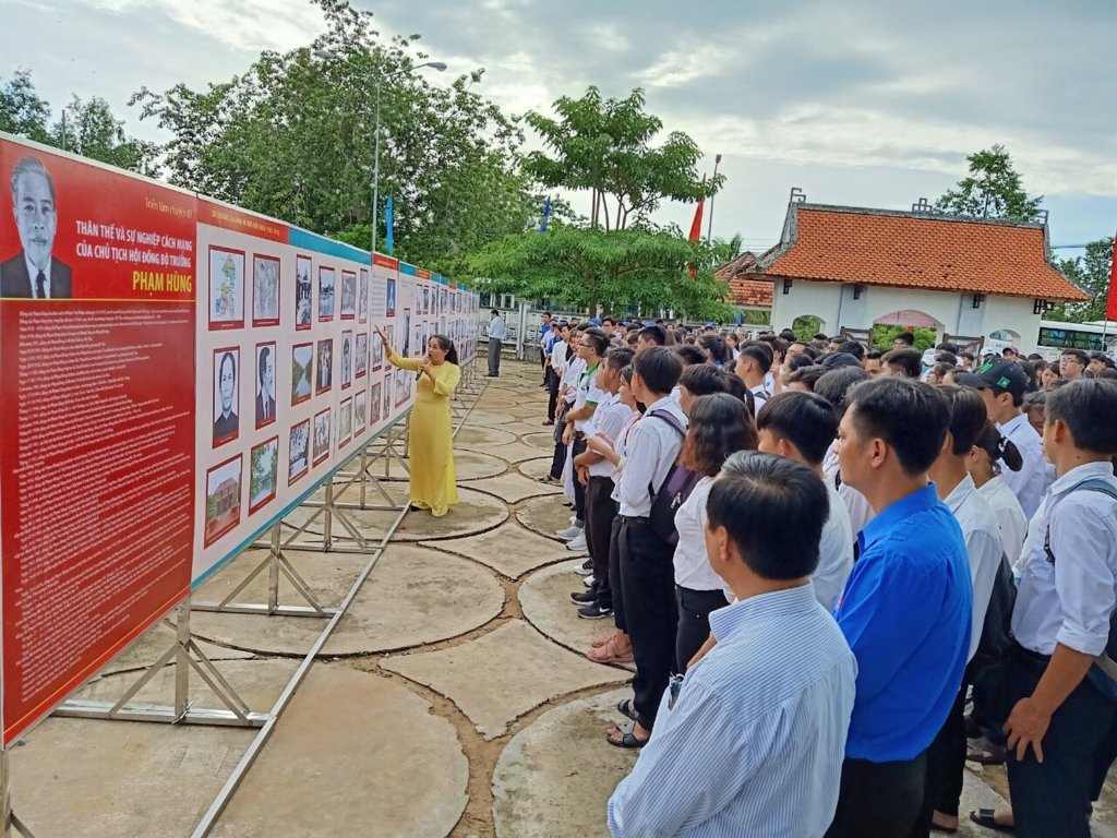 Hoạt động về nguồn kỷ niệm 107 năm Ngày sinh CTHĐBT Phạm Hùng 