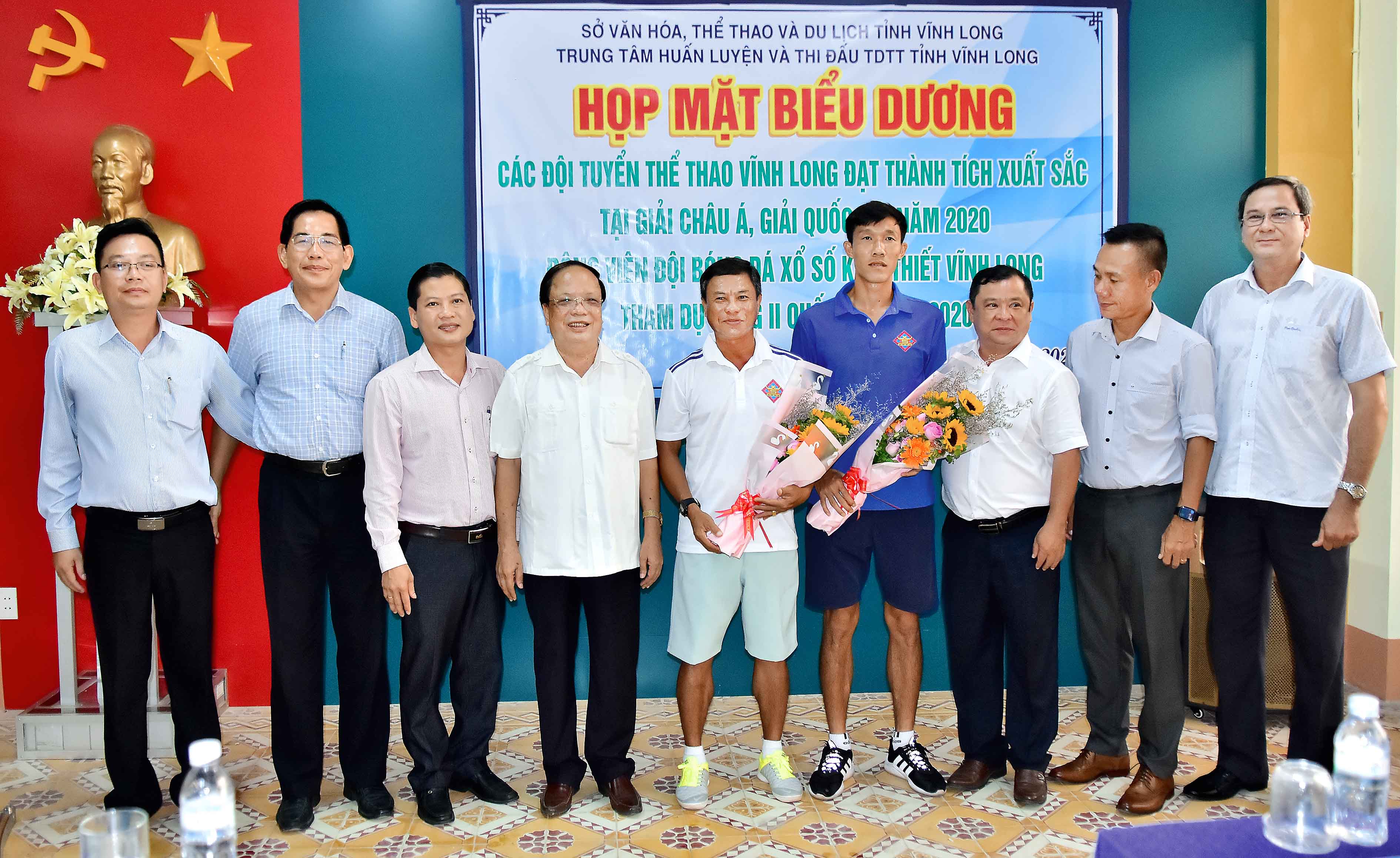 HỌP MẶT BIỂU DƯƠNG CÁC ĐỘI TUYỂN THỂ THAO XUẤT SẮC