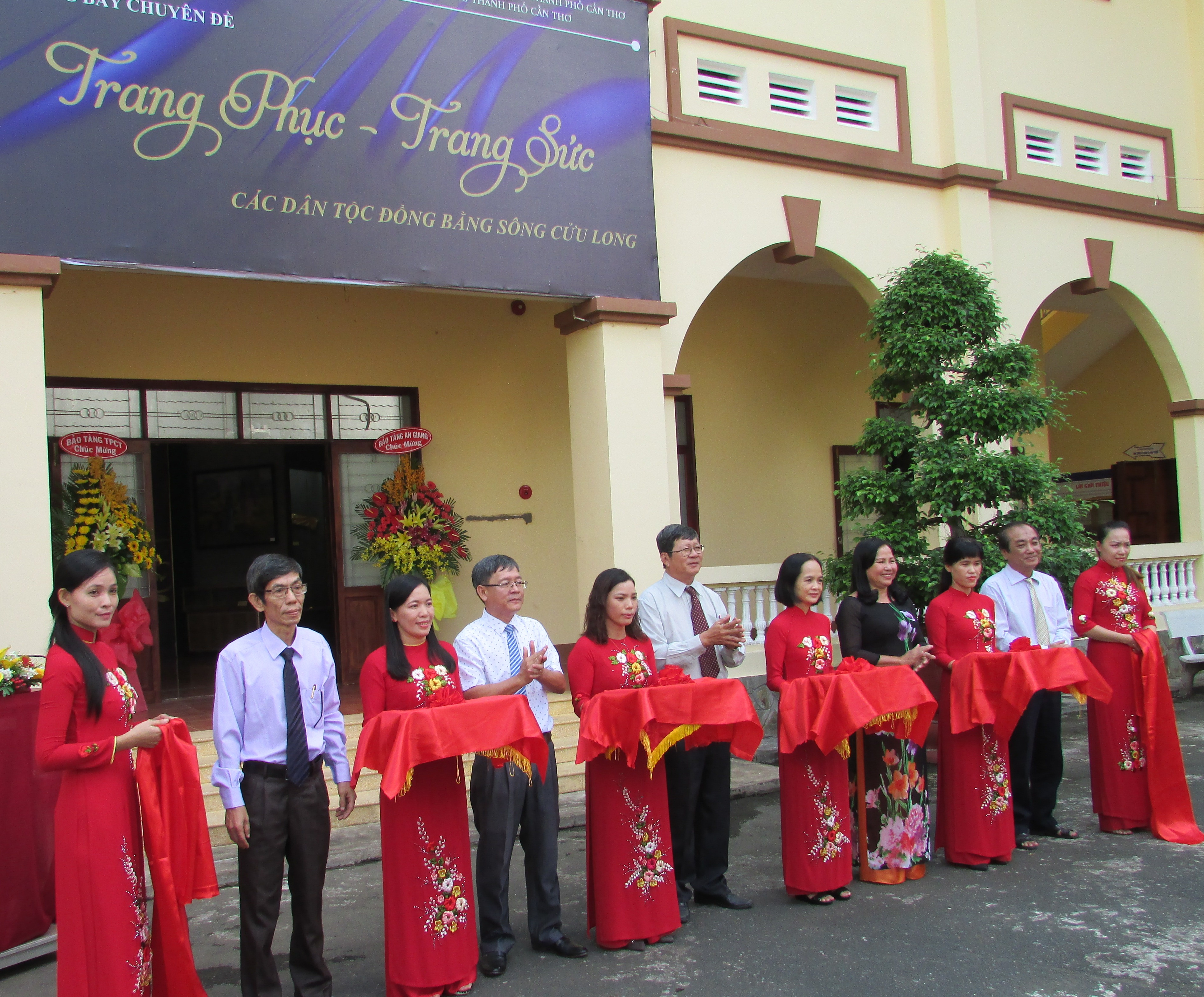 Khai mạc trưng bày chuyên đề “Trang phục - Trang sức” các dân tộc Đồng bằng sông Cửu Long