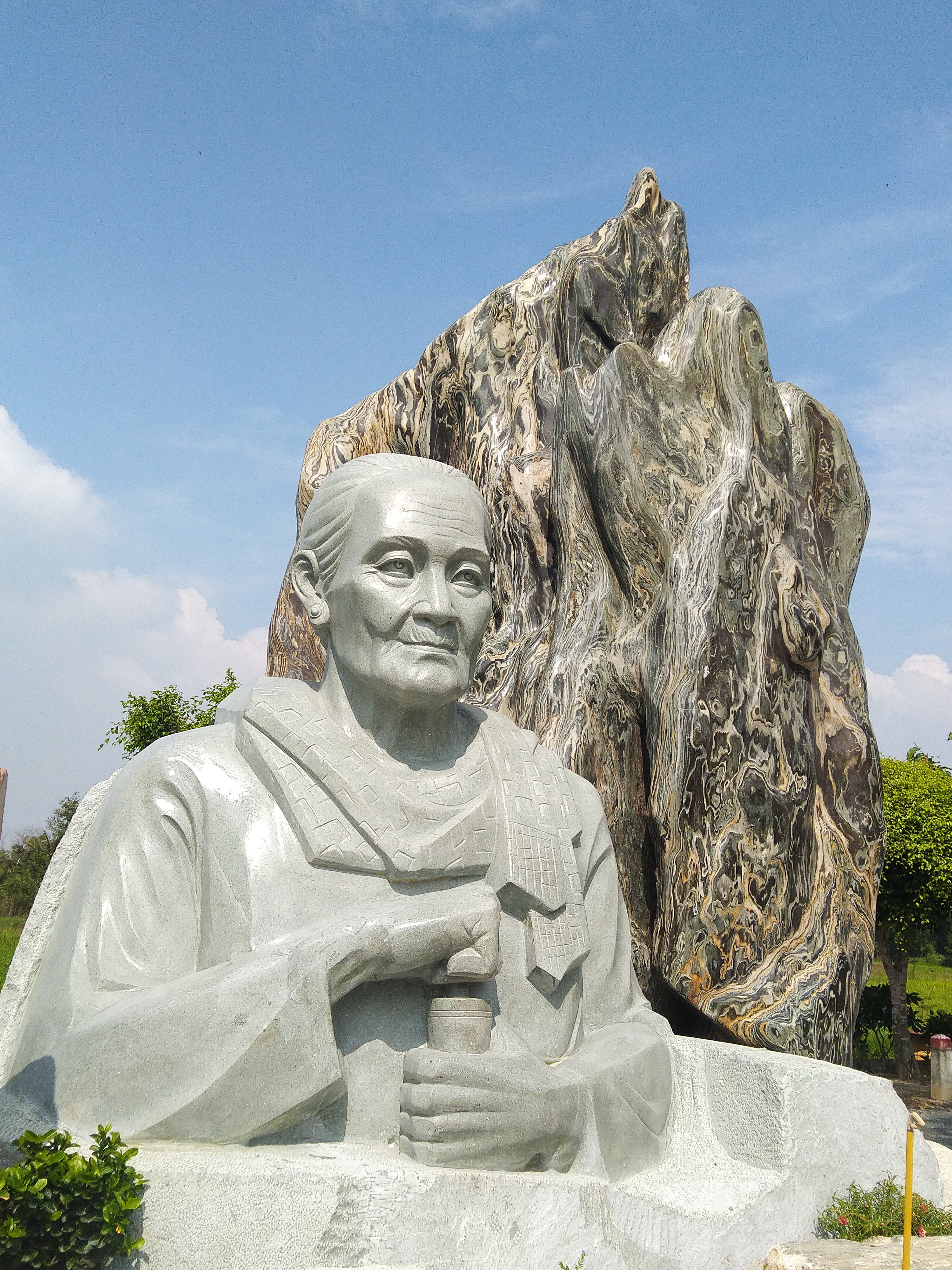 Khánh thành công trình tượng Mẹ Việt Nam anh hùng Nguyễn Thị Ngọt