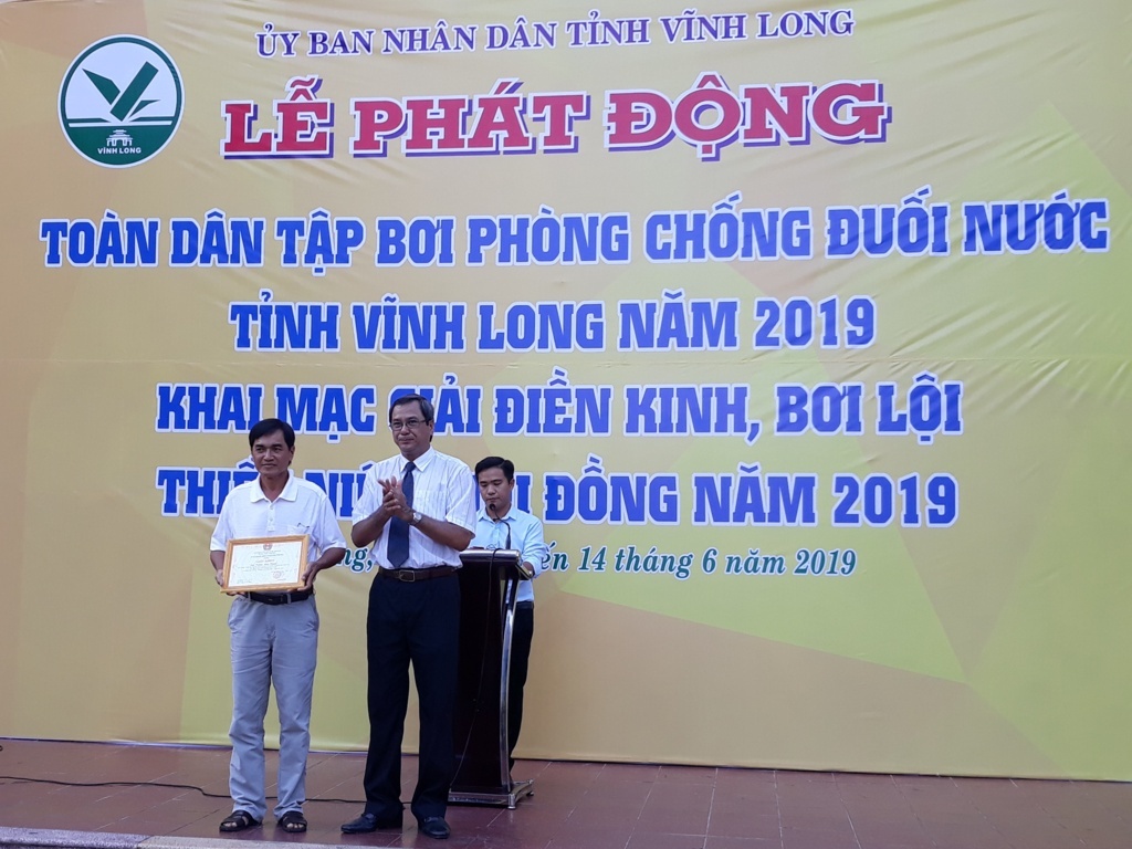 Phát động toàn dân tập luyện môn bơi