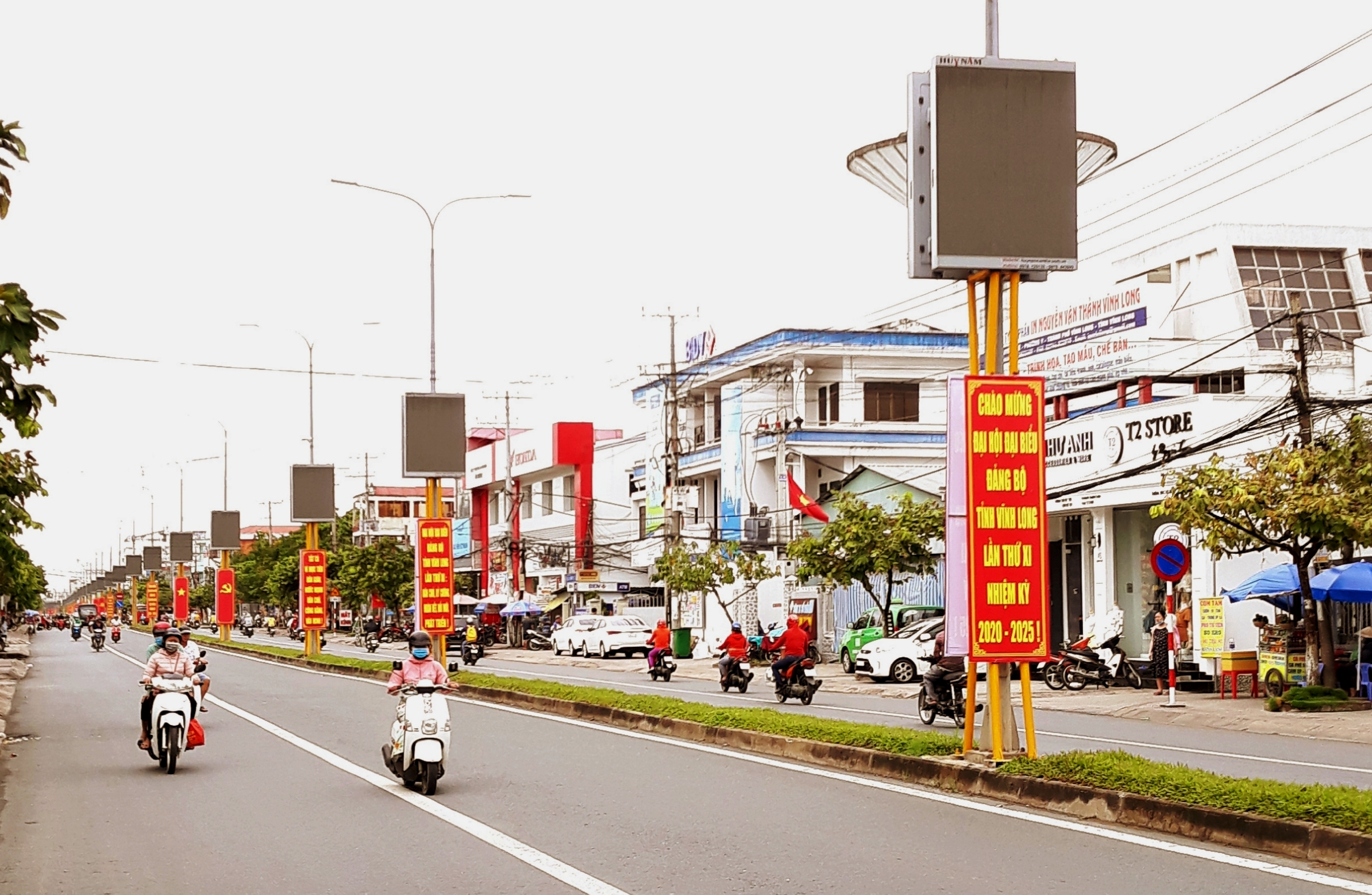 Rực rỡ cờ hoa chào mừng Đại hội Đảng bộ tỉnh Vĩnh Long