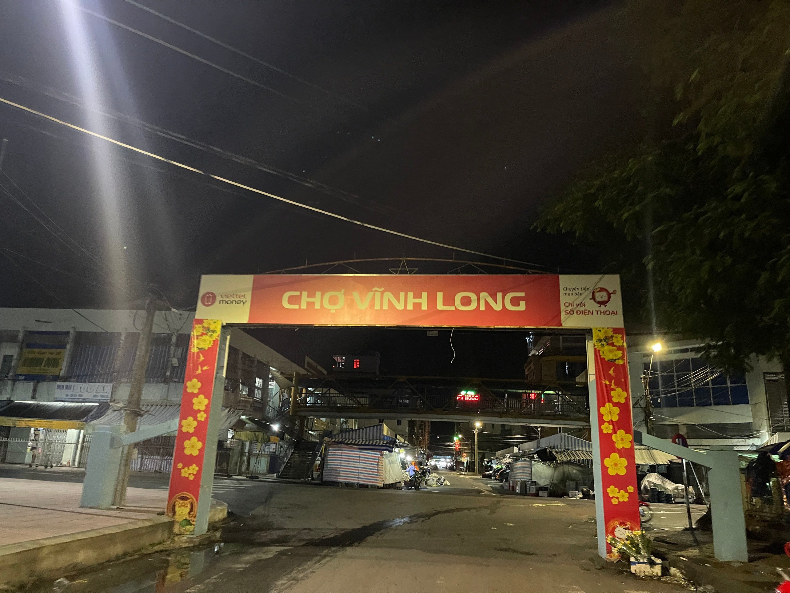 NHỘN NHỊP NGÀY VÀ ĐÊM - CHỢ VĨNH LONG 