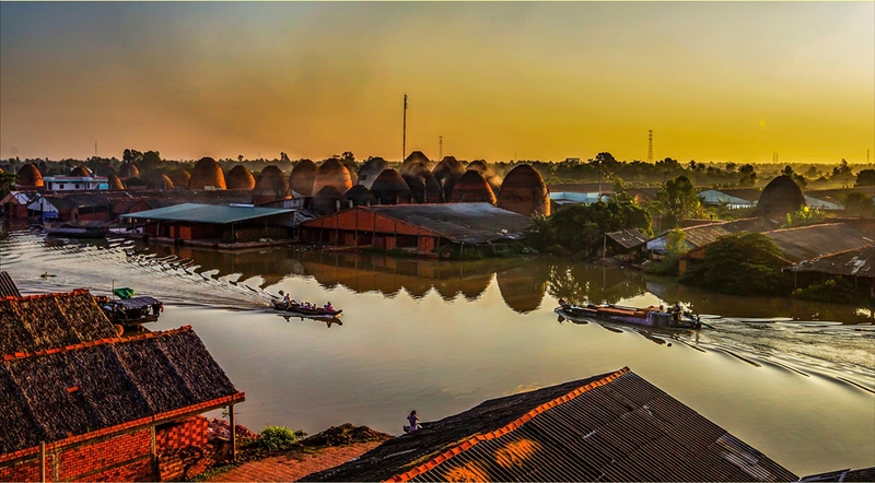 Du Xuân Vĩnh Long thưởng ngoạn đường Gốm đỏ và hoa dài nhất vừa lập Kỷ lục Việt Nam