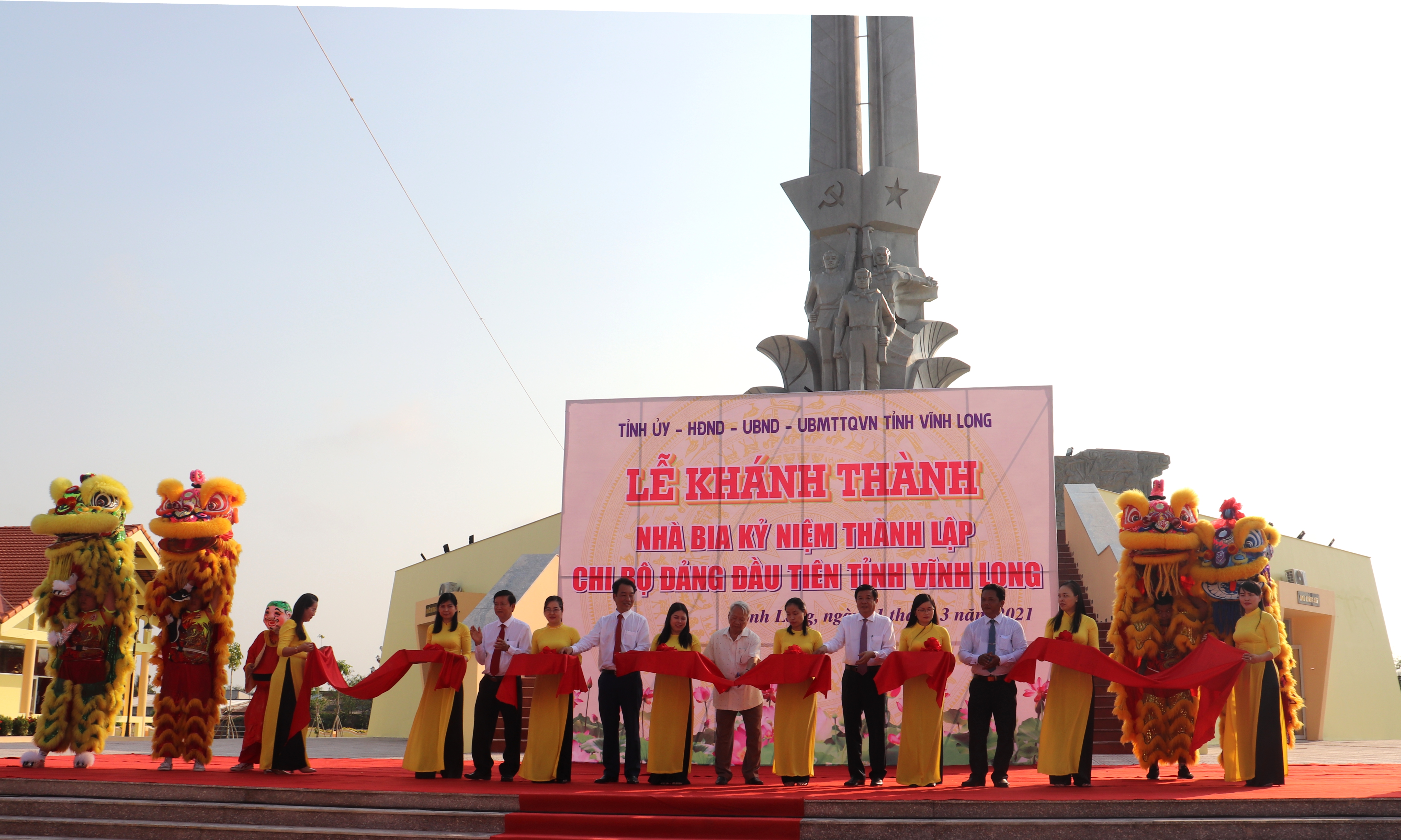 Khánh thành nhà bia kỷ niệm thành lập Chi bộ Đảng đầu tiên tỉnh Vĩnh Long