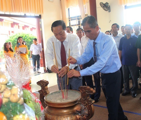 Dâng hương kỷ niệm 109 năm ngày sinh Giáo sư- Viện sĩ Trần Đại Nghĩa