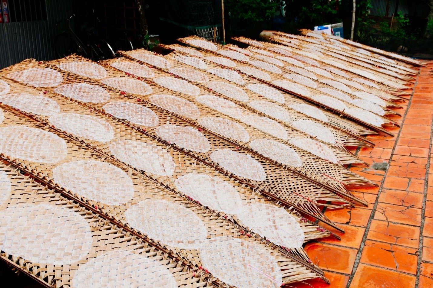 BÁNH TRÁNG CÙ LAO MÂY VĨNH LONG - HƯƠNG VỊ MỘC MẠC MIỀN SÔNG NƯỚC