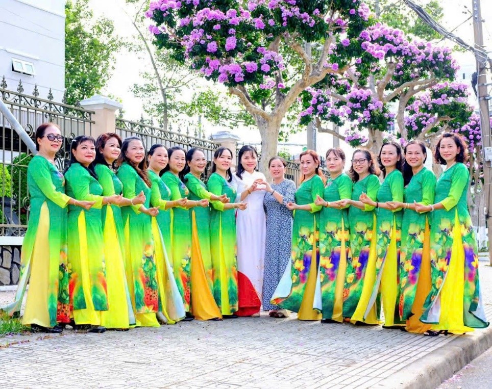 Vĩnh Long rực rỡ sắc tím bằng lăng trên các tuyến đường 