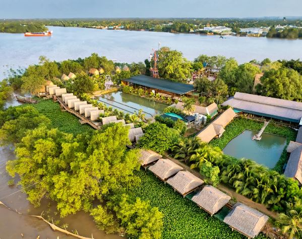 Về Vĩnh Long đến Cồn Phụng khám phá vùng sông nước Nói đến Cồn Phụng-Bến Tre du khách thường nghĩ đến “tứ linh”-Long-Lân Quy-Phụng, là điểm đến sông nước nổi tiếng của du lịch Bến Tre (cũ). Cồn Phụng được Hiệp hội Du lịch ĐBSCL bình chọn “Điểm du lịch tiêu biểu ĐBSCL”. 