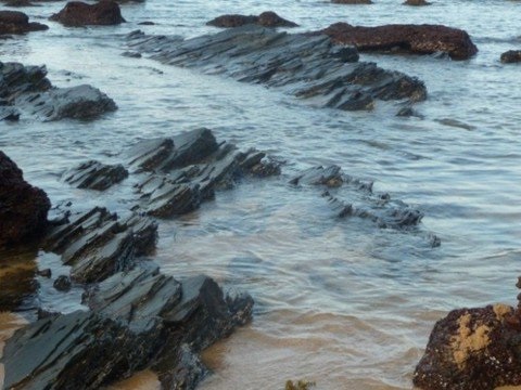 The mysterious beauty of Quang Nam black rock beaches