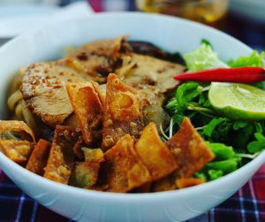 Cao Lau, wonton and 8 dishes that are hard to miss in Hoi An ancient town