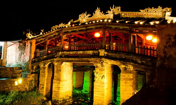 Covered Bridge - ancient in the middle of Hoi An