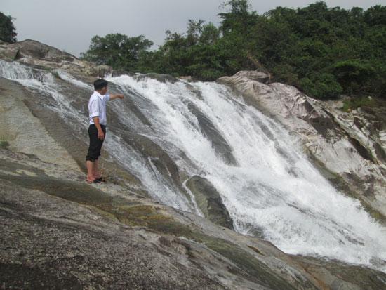 About O O waterfall, a cool and attractive tourist destination in Quang Nam