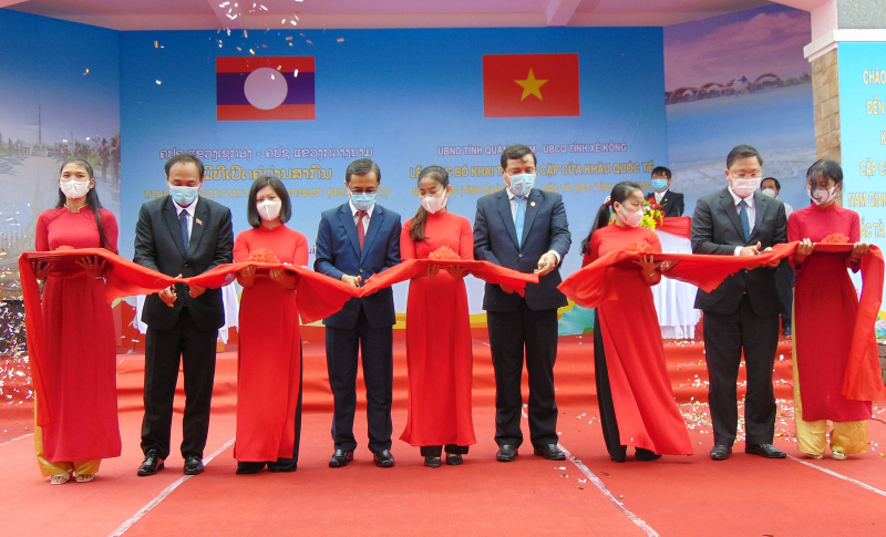 Opening of Nam Giang - Dac Ta Ooc international border gate pair